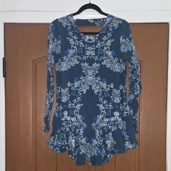 Blue and White Long Sleeve Sundress - Picture 3 of 4